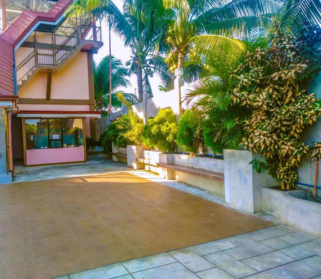 La Plumerias Moalboal Exterior photo