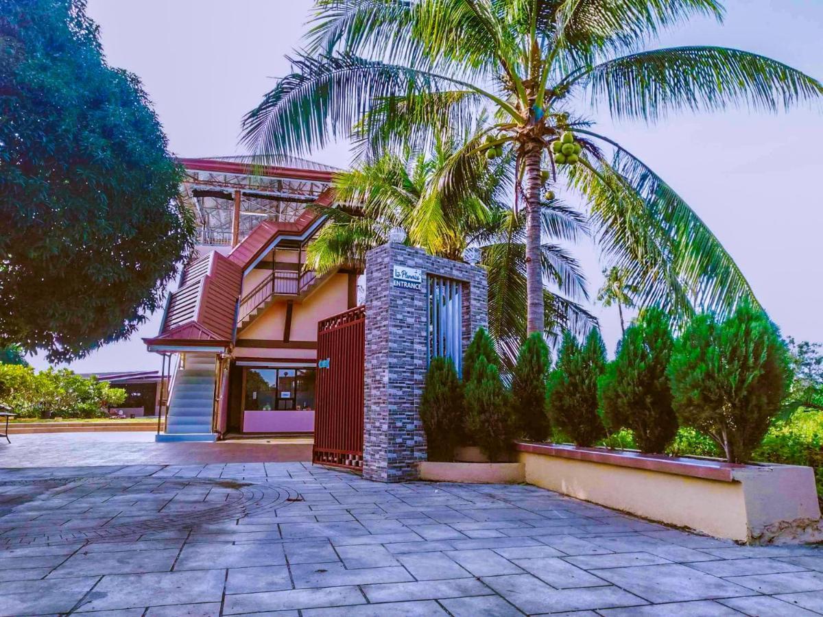 La Plumerias Moalboal Exterior photo