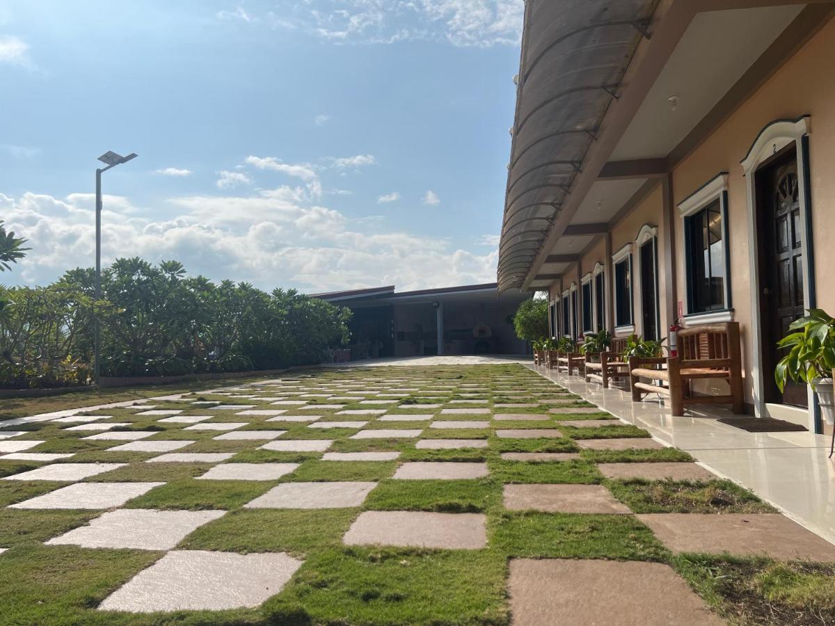 La Plumerias Moalboal Exterior photo