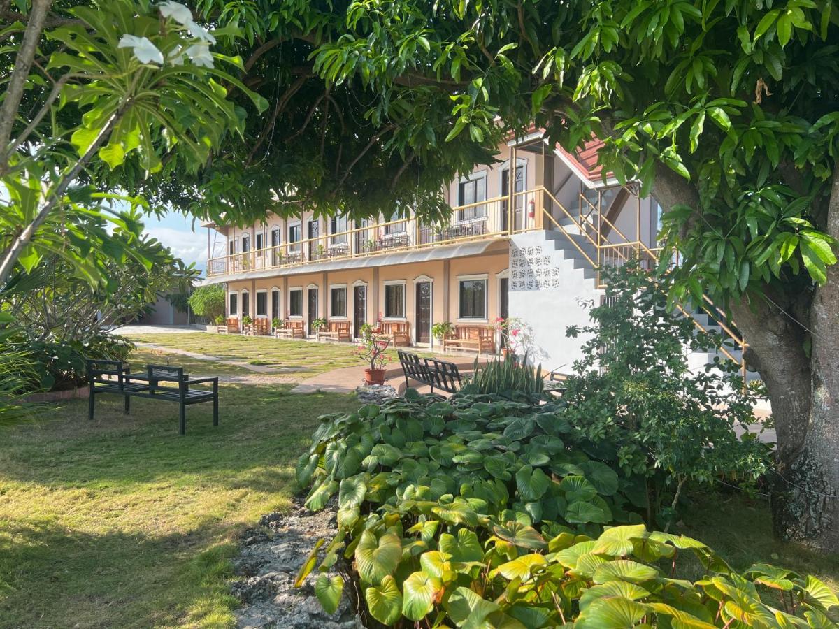 La Plumerias Moalboal Exterior photo