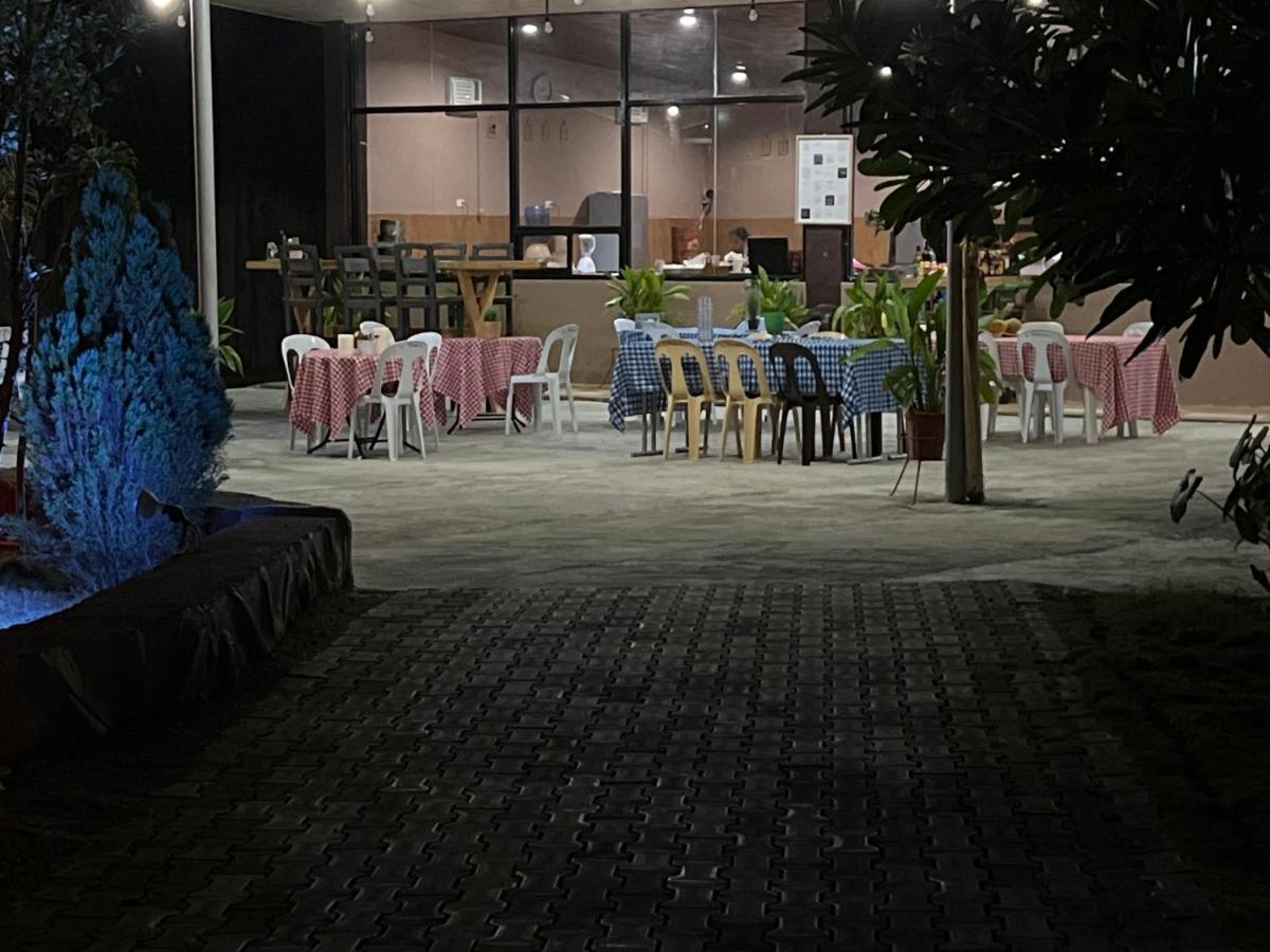 La Plumerias Moalboal Exterior photo