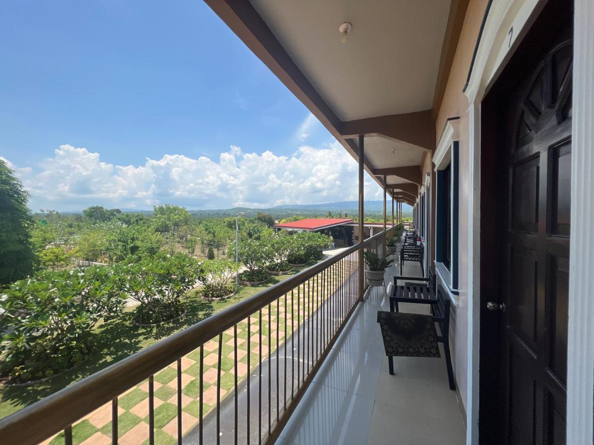 La Plumerias Moalboal Exterior photo